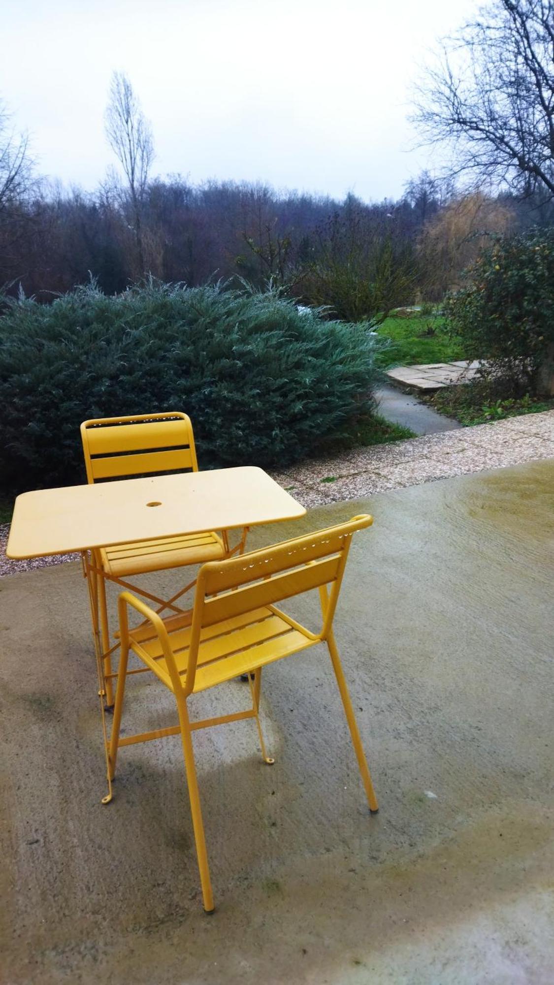 Avec Entree Independante Dans Un Ecrin De Verdure *
